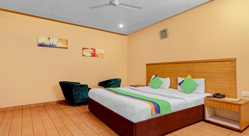 OYO 2697 Hotel Edesia photo