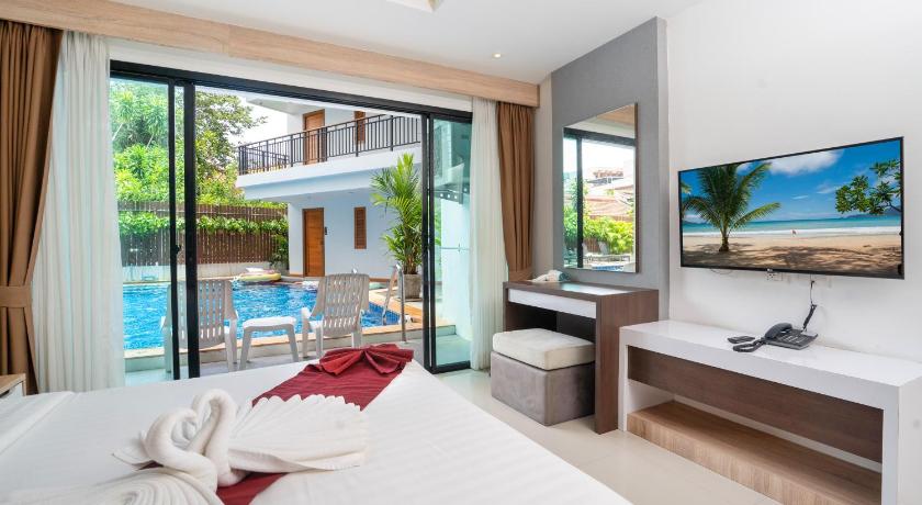 Image of Deluxe Double Room with Pool Access 0