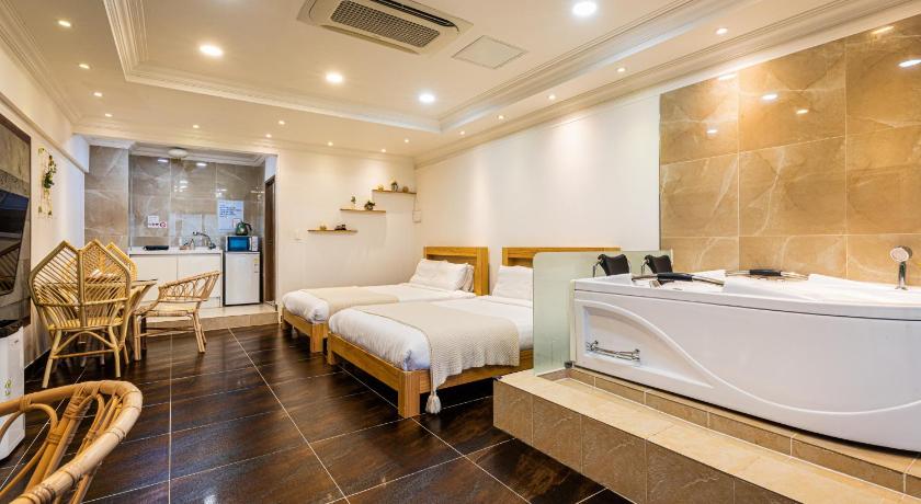 Image of Deluxe Suite 3