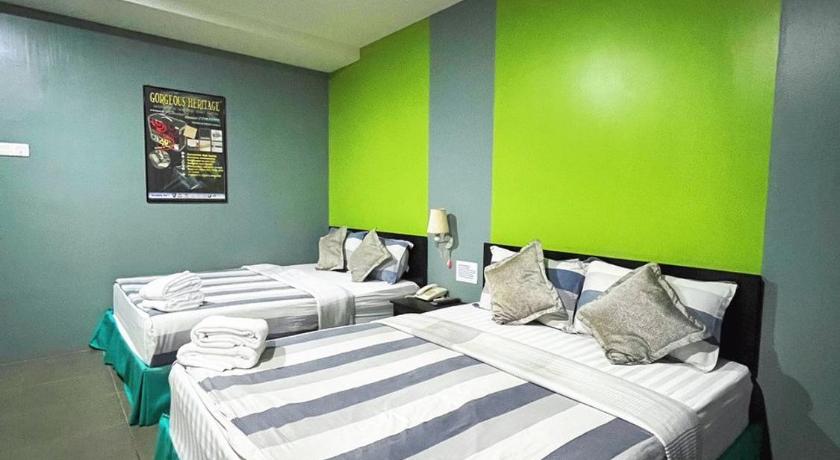 a room with a bed, a desk, and a lamp, Metro Inn in Arau