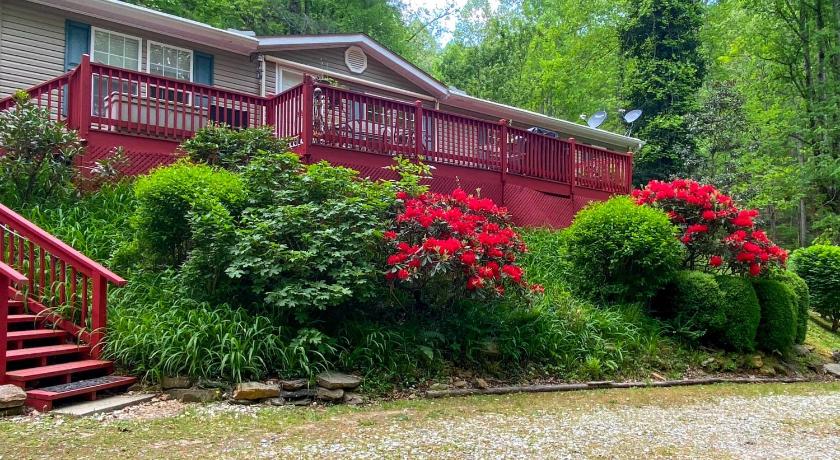 Franklin Home with Deck, and Fire Pit 8 Mi to Dtwn! photo