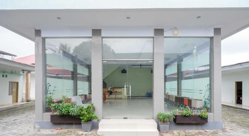 Urbanview Hotel Platinum Parepare – Parepare, CA