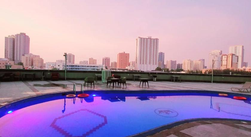 아지만 크라운 팰리스 호텔 앤 스위트 아지만 (Crown Palace Hotel and Suites Ajman) 4성급 호텔 수영장