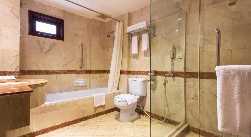 Fotografija Apartma s 4 spalnicami (Four-Bedroom Suite) 2