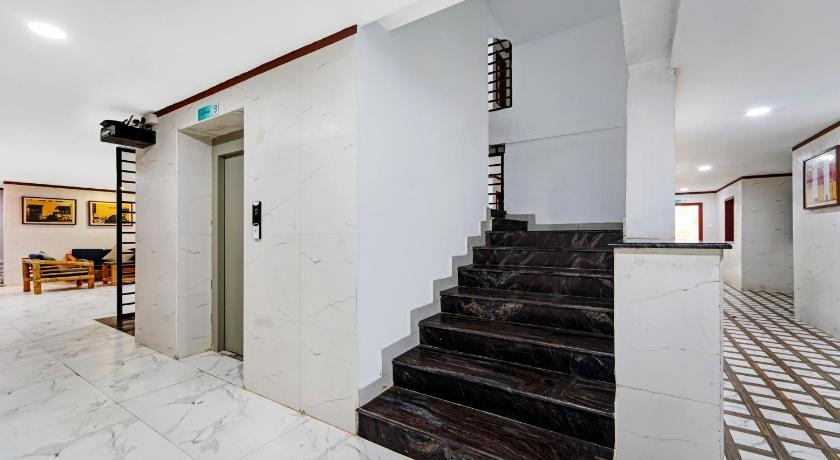 OYO 77458 Signature Palazzo Pondicherry photo