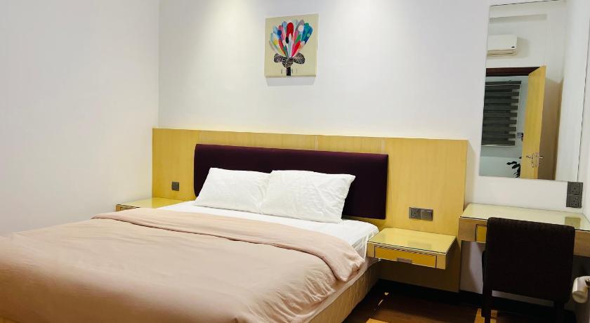 Image of Three-Bedroom Apartment 16