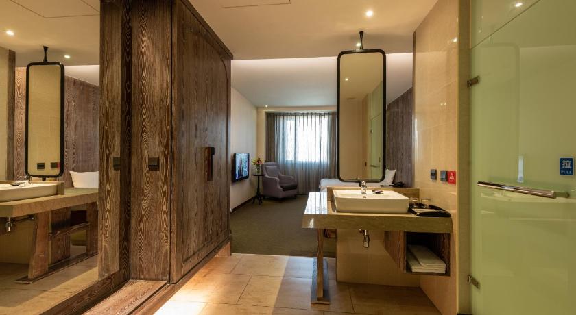 Image of Deluxe Quadruple Room 2