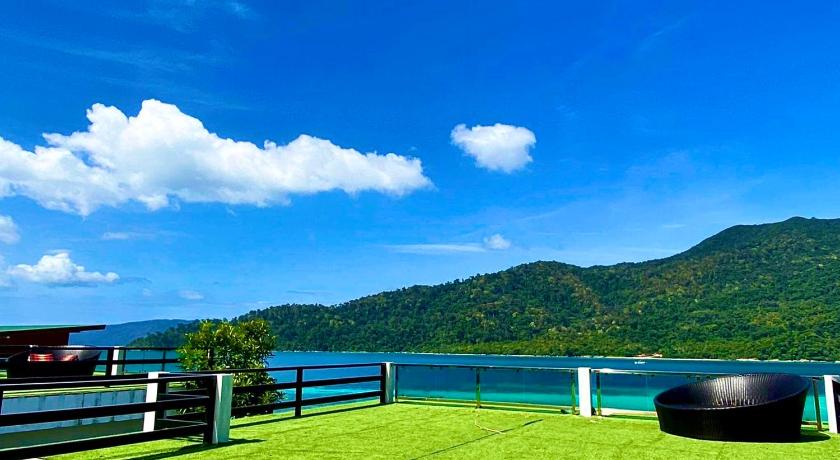 รูปของห้องเตียงใหญ่พร้อมระเบียงและวิวทะเล (Double Room with Balcony and Sea View) 13