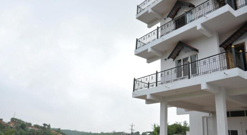 TempleVue 3BHK Family Homestay with Kitchen-OTT-Balcony with Beautiful Mountain View photo