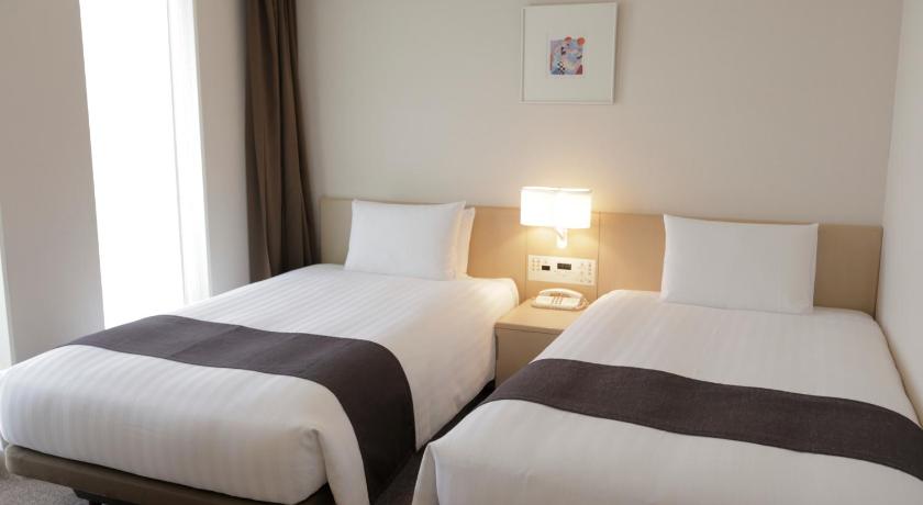 a hotel room with two beds and two lamps, Mercure Yokosuka in Yokosuka