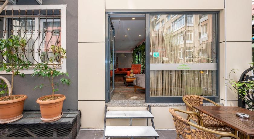 Green Garden Hotel - image 2