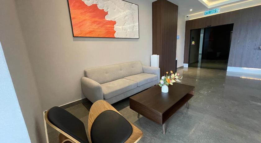 Stunning Rooftop Pool; Walk to Beach;Luxury 2 bed 2 bath photo