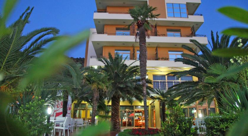 Paradise Beach Hotel photo