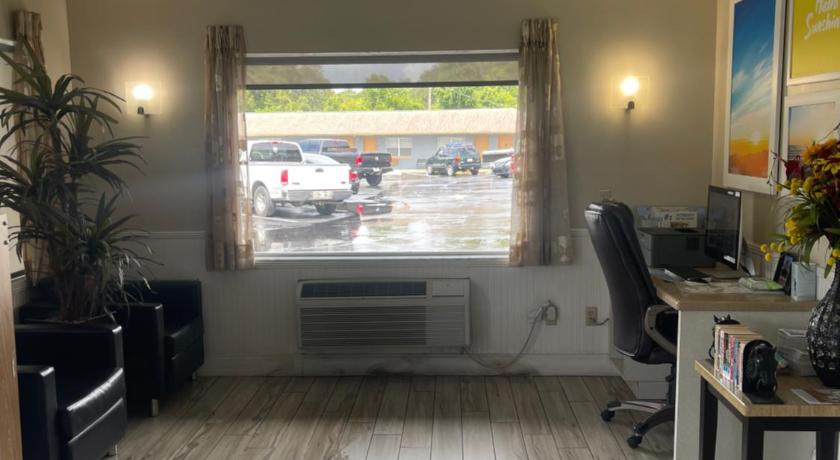 Days Inn by Wyndham Orange City/Deland photo