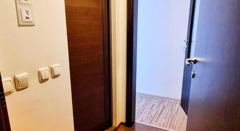 Roxy Apartment - image 4