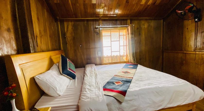 Image of Standard Double Room with Shared Bathroom 3