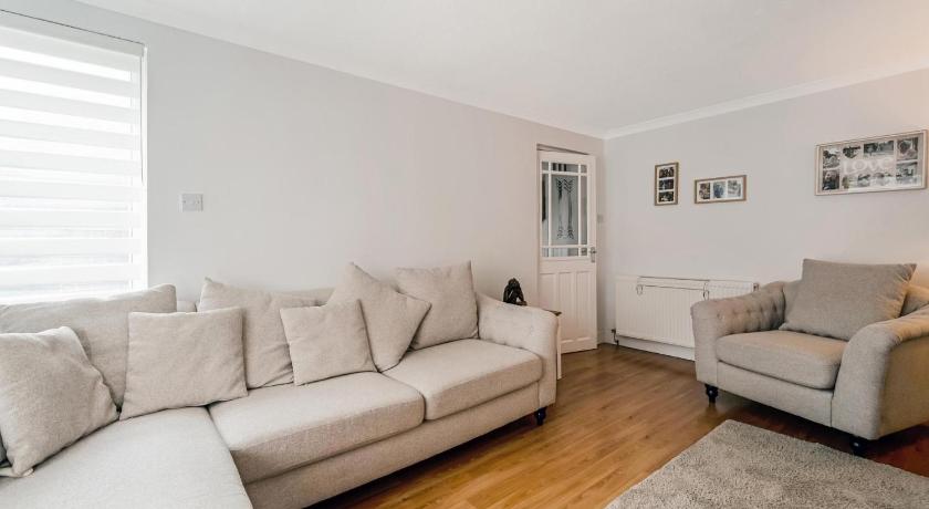 Centrally Situated 1 Bedroom House in Cumbernauld — Hotel in Cumbernauld