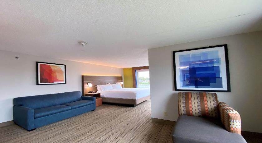 Holiday Inn Express Hotel & Suites Somerset Central photo