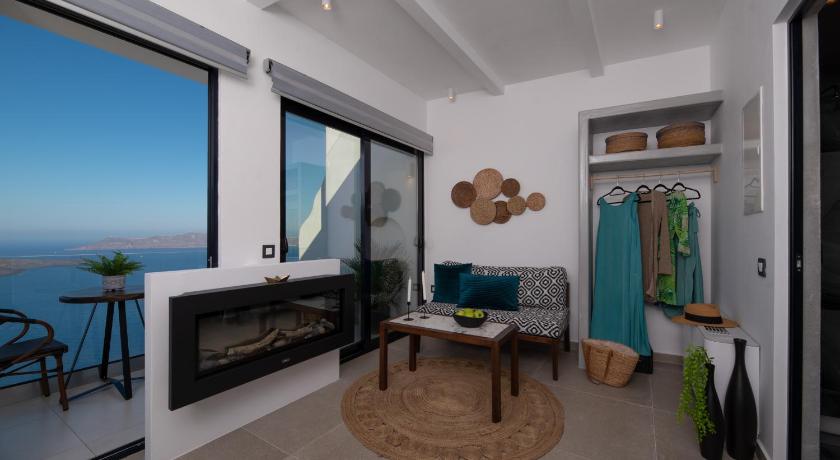 Image of Elegant Suite with Indoor Jetted Tub 0