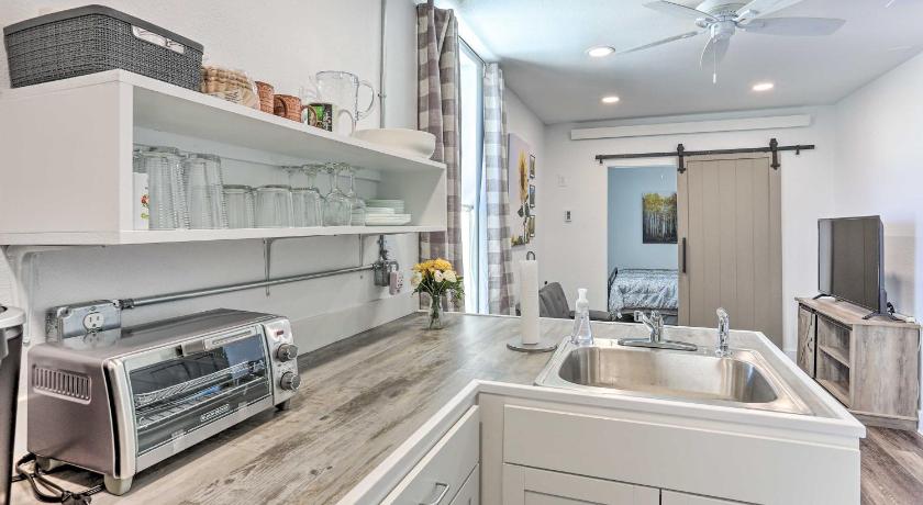 Modern Custer Apt - Walk to Shops and Dining! photo
