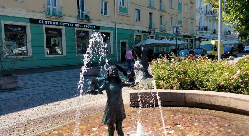 Cicha kawalerka w samym centrum photo
