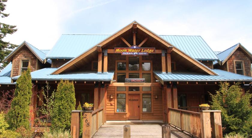 Moon Water Lodge photo