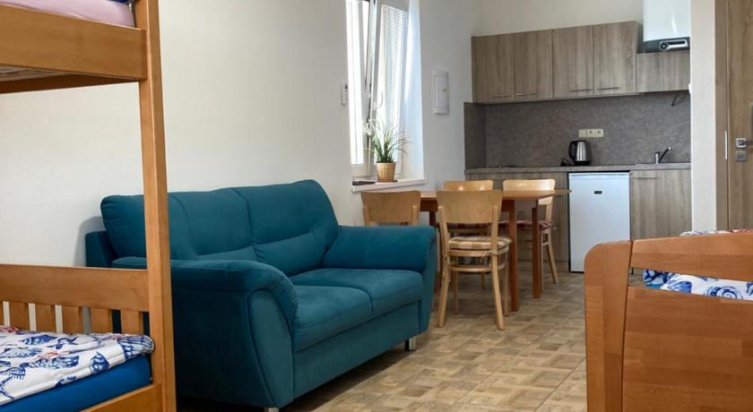 Samostatne apartmany - Penzion U Kudlacku Pouzdrany — Hotel in Kromeriz