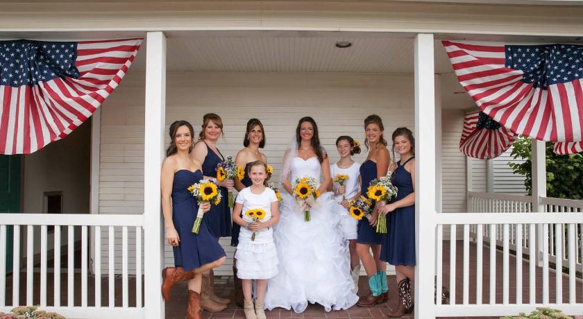 Amish Inn photo