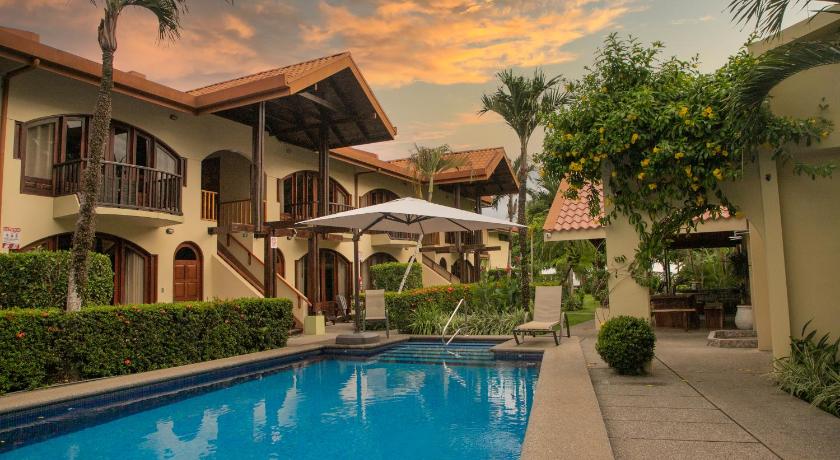 Apartotel Girasol — Hotel in Jaco