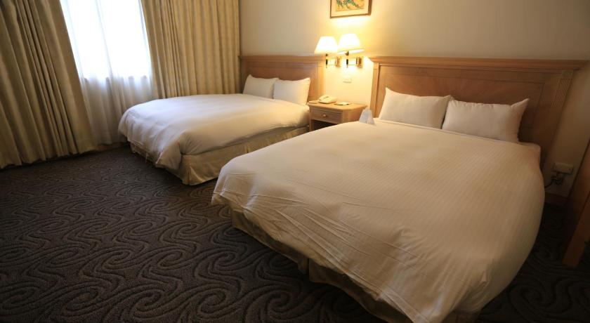 Image of Deluxe Quad 8