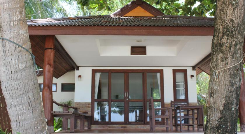 Image of Deluxe Bungalow with Sea View 1