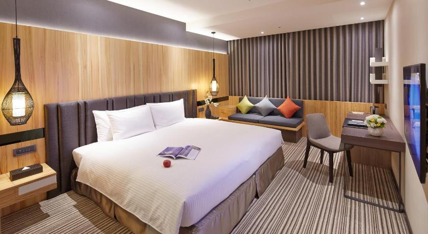 a hotel room with a large bed and a large window, La Vida Hotel in Taichung