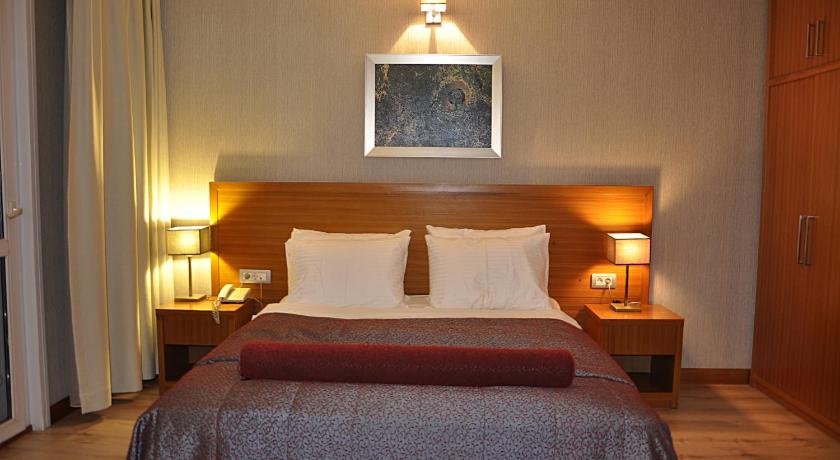 Island Hotel photo