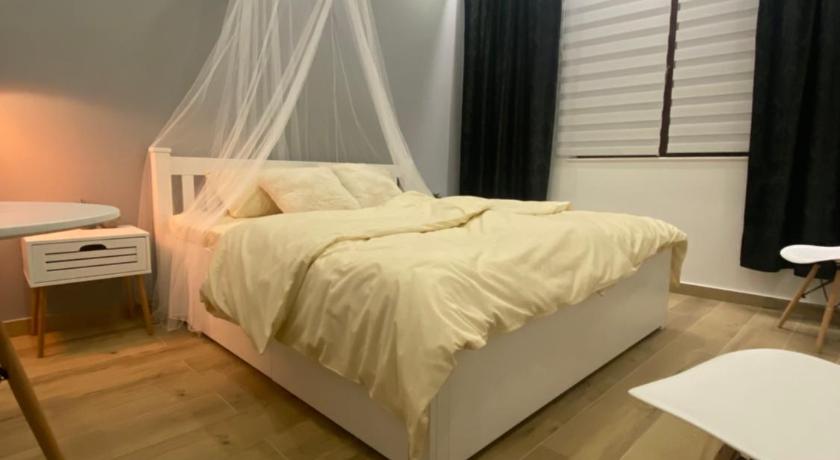 Intimate Inn
