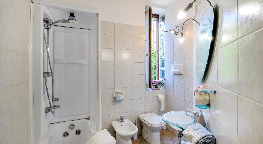 Stunning apartment in Bergamo with WiFi and 1 Bedrooms photo