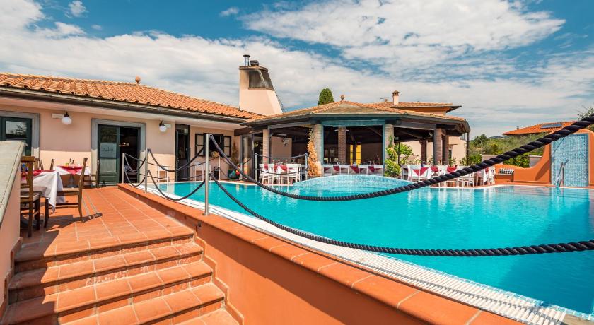 Hotel la Pietra restaurant photo
