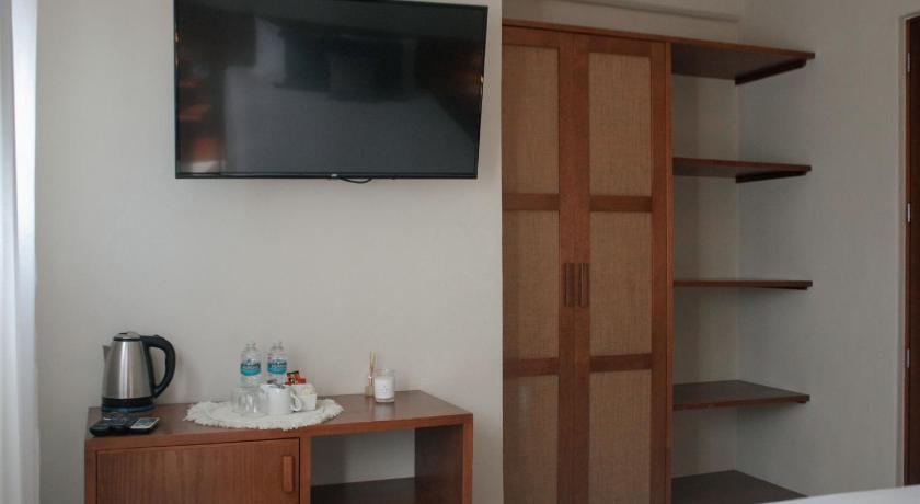 Noah Beach Hotel & Suites photo