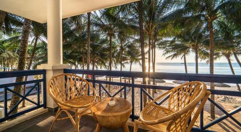 Image of Deluxe Beachfront Twin Room 1