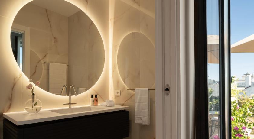 Image of Deluxe Double Room with Terrace 7
