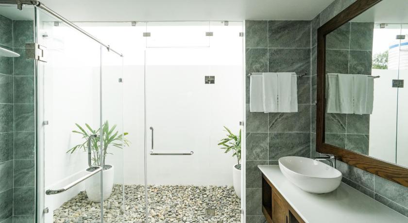 Image of Premier Garden View Room 10