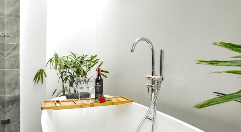 Image of Suite Pool View 13