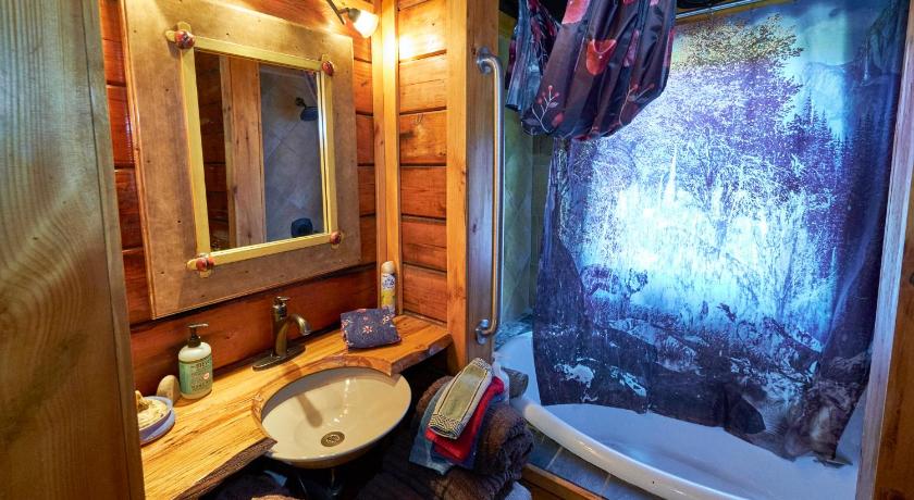Creekwalk Inn Bed and Breakfast with Cabins photo