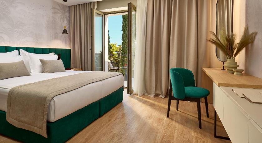 Image of Premium Double or Twin Room with Balcony and Sea View 0