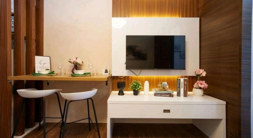 Air Residences Makati Condo — Hotel in Manila