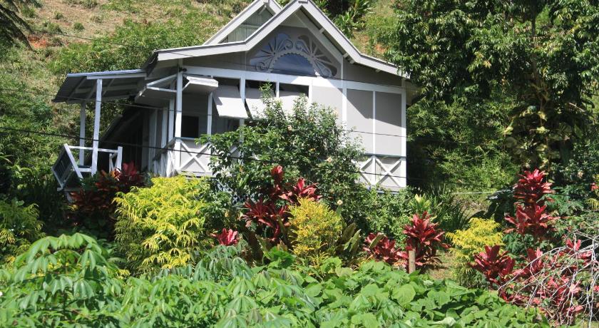 Gingerbread Cottage and Studio Fiji — Hotel in Savusavu