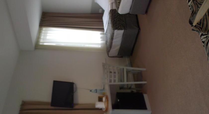 Image of Family Room 10