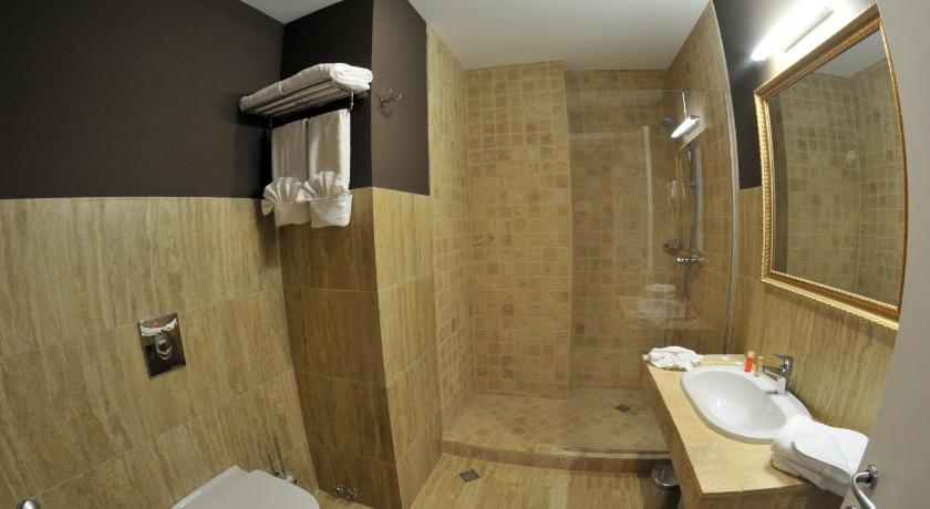 Image of Standard Twin Room 5