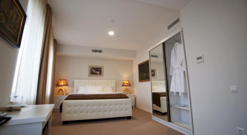 Image of Suite 1