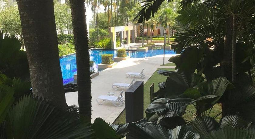 Lovely &amp; Cozy 2 Bedrooms Apartment Pool View — Hotel in Kuala Lumpur