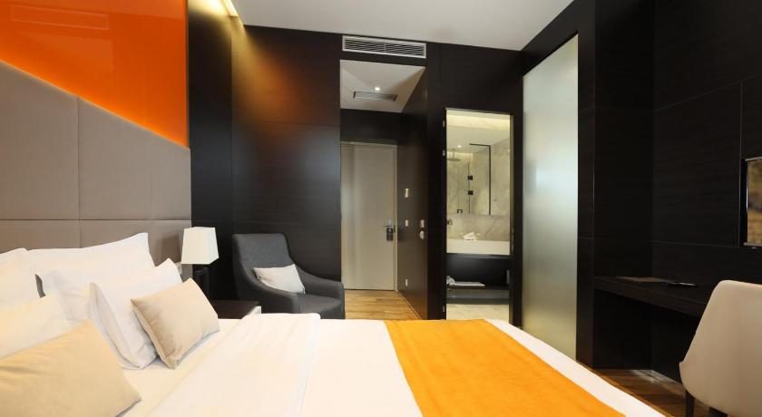 Maccani Black Luxury Suites photo